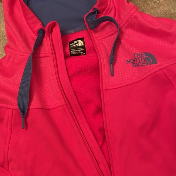 North Face pink women’s small zipper front very good condition priced to sell - Picture 3 of 5